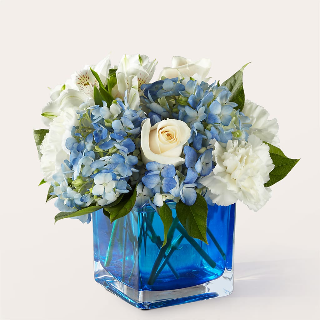 Soothing Waters Bouquet – Le Bloom Floral, Le Mars IA