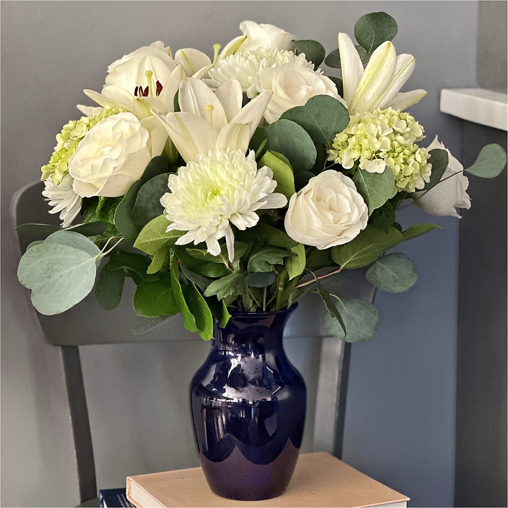 Snowy Dreams Bouquet –  Le Bloom Floral, Le Mars IA