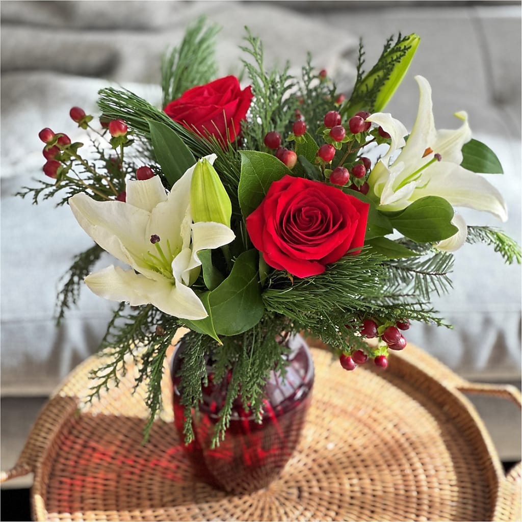 Evergreen Delight Bouquet –  Le Bloom Floral, Le Mars IA